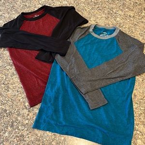 Set of 2 Urban Pipeline Long sleeve t-shirts. Large